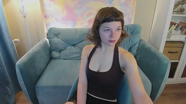 kira naughtly online show from 16, 4, 2026