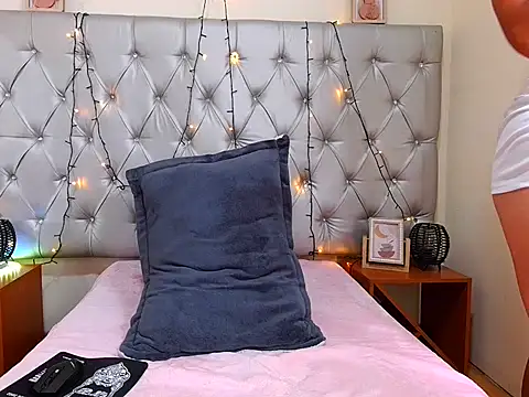 Sharonxt online show from 13, 4, 2026