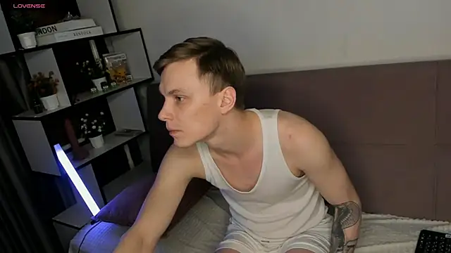 TwinkWhite online show from 8, 5, 2026