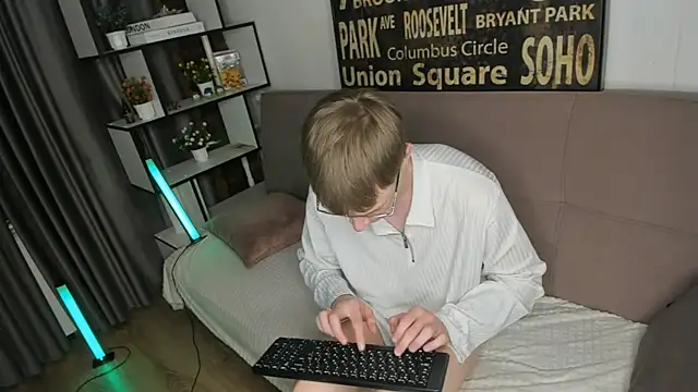 TwinkWhite online show from 17, 5, 2026