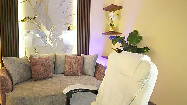 Snapshot of BrianaLane chatting on 4, 5, 2026 BrianaLane online show from 4, 5, 2026