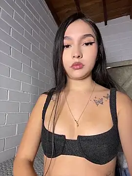 LauKisses online show from 11, 4, 2026