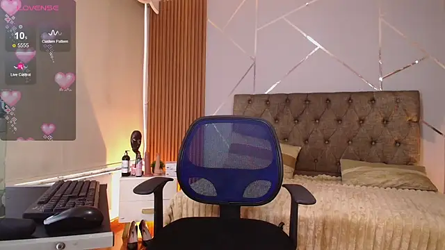 Perlaa moon  online show from 12, 5, 2026