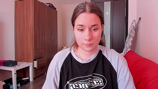 Snapshot of MioMoonlight chatting on 12, 4, 2026 MioMoonlight online show from 12, 4, 2026