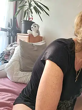 Blond lady czech online show from 10, 7, 2026