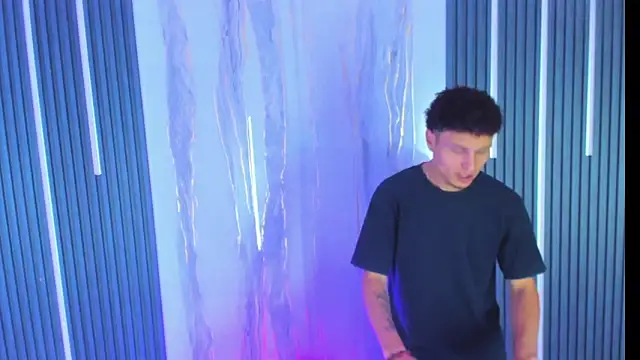 Snapshot of The_King_Swit chatting on 12, 4, 2026 The King Swit online show from 12, 4, 2026