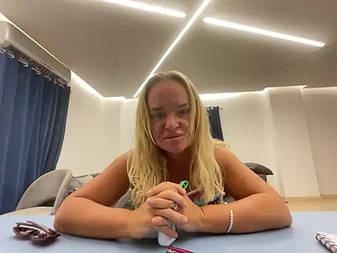 parisheliton online show from 14, 4, 2026