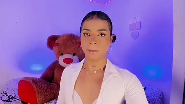nikolle mistrreHots online show from 7, 7, 2026