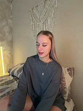 Snapshot of leyaaftermidnight chatting on 14, 4, 2026 leyaaftermidnight online show from 14, 4, 2026