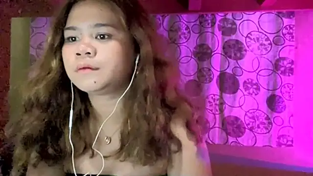 ElodiaSebourn online show from 13, 4, 2026