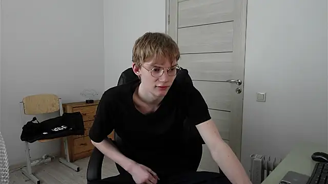 Snapshot of Dave_Redmond chatting on 6, 5, 2026 Dave Redmond online show from 6, 5, 2026