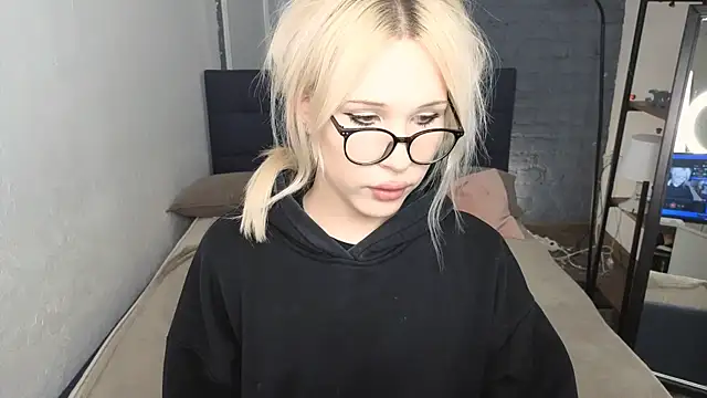 kristydollx online show from 13, 4, 2026