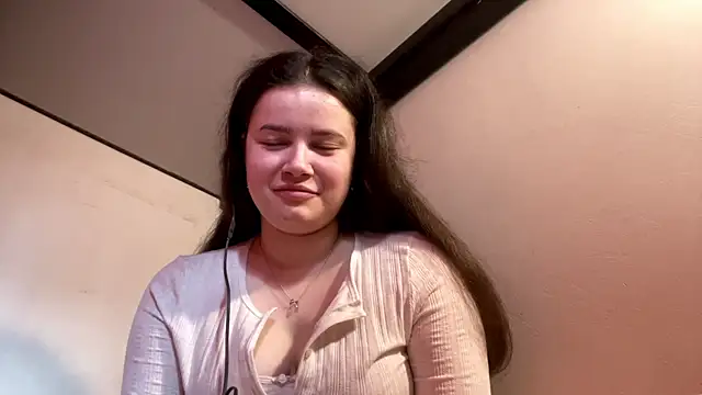 Snapshot of LonnaVandal chatting on 13, 4, 2026 LonnaVandal online show from 13, 4, 2026