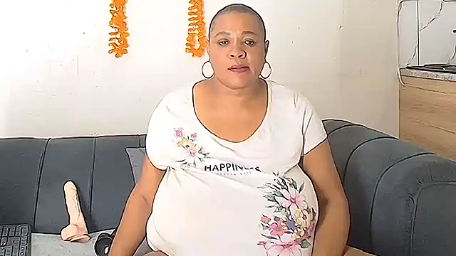BUSTYQUEEN56  online show from 24, 4, 2026