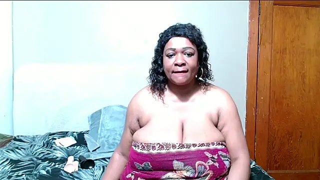 BUSTYQUEEN56  online show from 14, 7, 2026