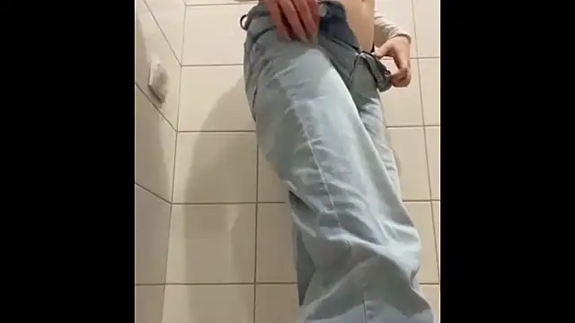 Snapshot of messybun28 chatting on 12, 4, 2026 messybun28 online show from 12, 4, 2026