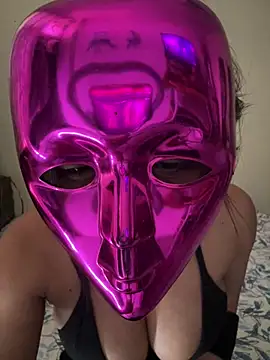 KissNTease online show from 13, 4, 2026