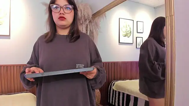 AMBERBENELLI online show from 16, 4, 2026