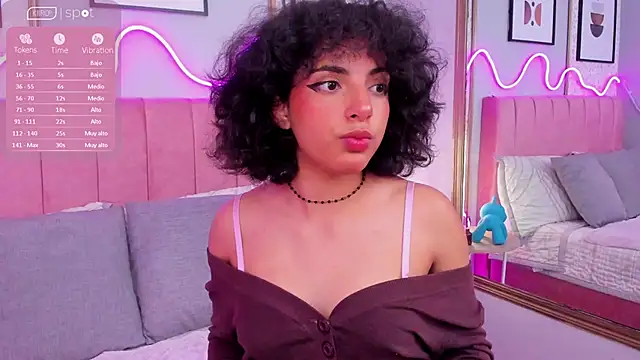 AURORAMILLSS online show from 5, 6, 2026