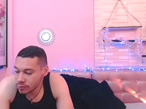 Aronandmoli69 online show from 14, 4, 2026