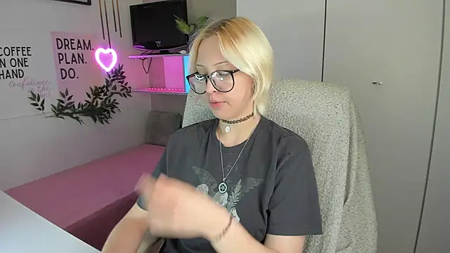 Snapshot of Neko_Sora chatting on 18, 5, 2026 Neko Sora online show from 18, 5, 2026
