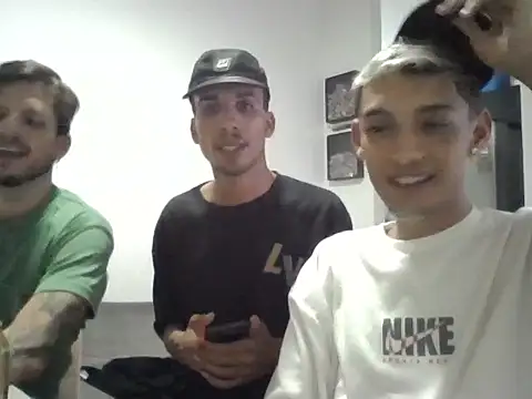 Snapshot of marcelobuback chatting on 12, 4, 2026 marcelobuback online show from 12, 4, 2026