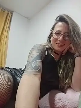 VALELUXX online show from 10, 5, 2026
