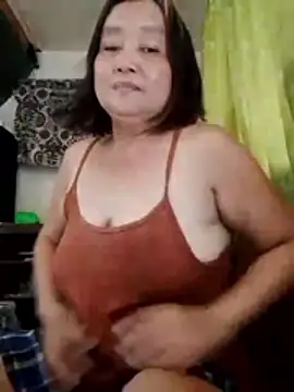 jeanyummytits online show from 2, 6, 2026