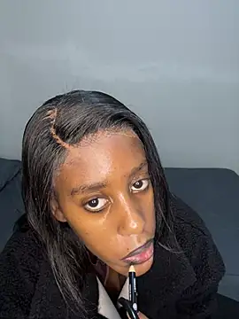 petite bee online show from 10, 5, 2026