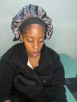 petite bee online show from 4, 5, 2026