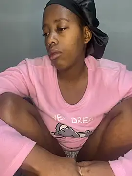 Snapshot of petite_bee chatting on 9, 7, 2026 petite bee online show from 9, 7, 2026