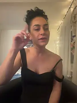CurlyRouge online show from 10, 5, 2026