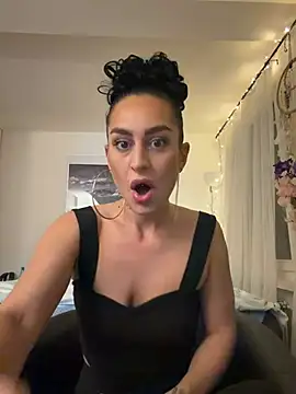 CurlyRouge online show from 9, 5, 2026
