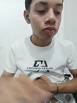 Snapshot of curious_straight_guy chatting on 27, 5, 2026 curious straight guy online show from 27, 5, 2026