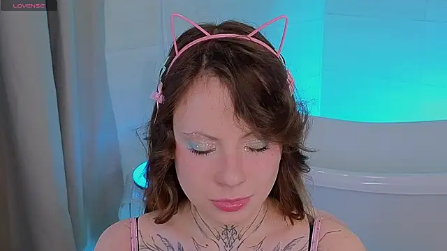 EricaMoonn online show from 27, 4, 2026