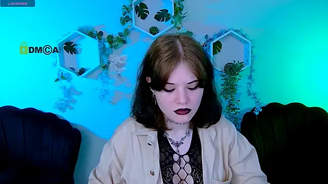 nikki kiss  online show from 12, 6, 2026