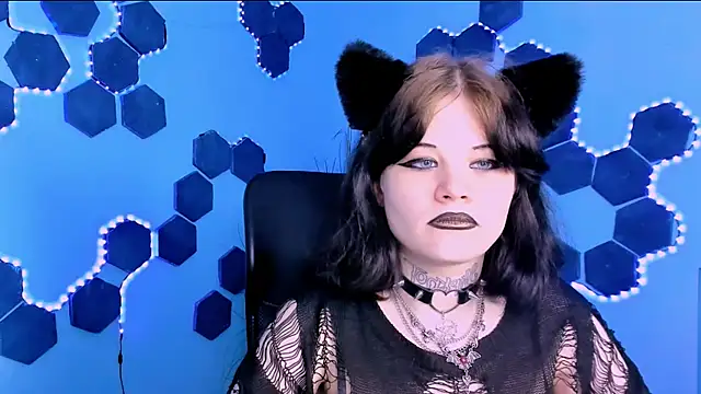 nikki kiss  online show from 8, 5, 2026