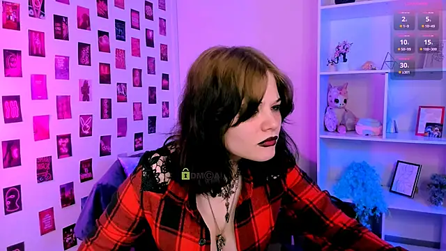 nikki kiss  online show from 28, 6, 2026