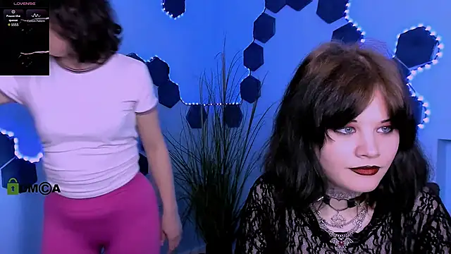 nikki kiss  online show from 4, 5, 2026
