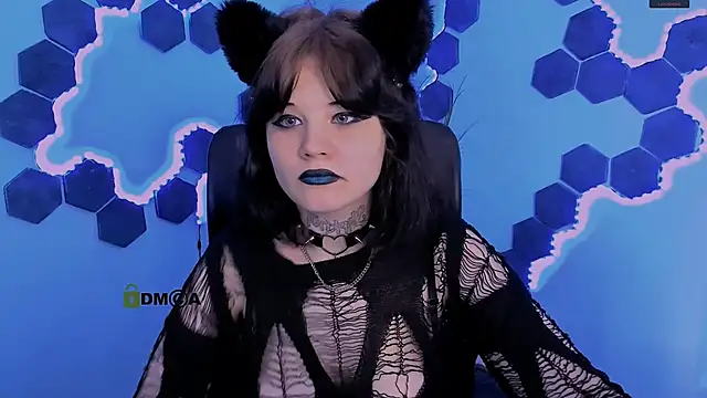nikki kiss  online show from 10, 5, 2026