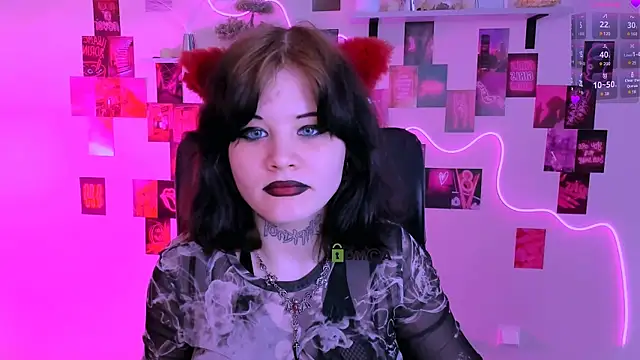 nikki kiss  online show from 15, 5, 2026