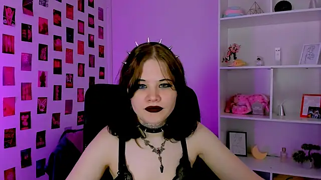 nikki kiss  online show from 23, 7, 2026