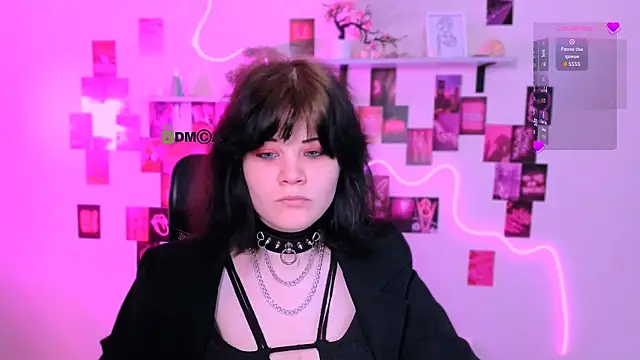 nikki kiss  online show from 23, 4, 2026