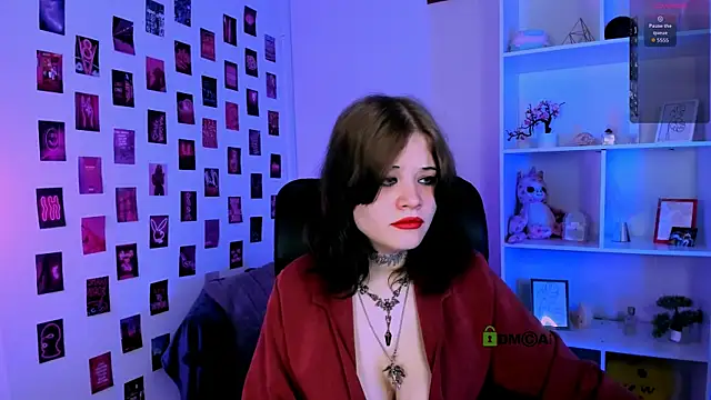 nikki kiss  online show from 19, 7, 2026