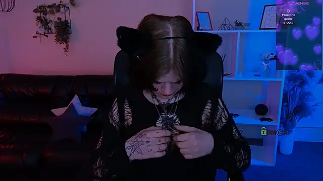 nikki kiss  online show from 31, 5, 2026