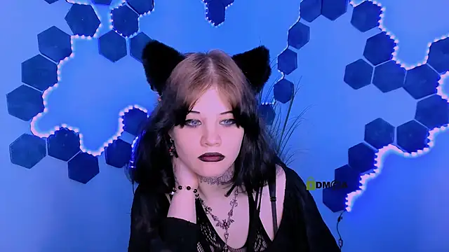 nikki kiss  online show from 20, 5, 2026