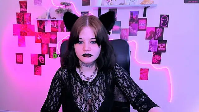 nikki kiss  online show from 25, 5, 2026