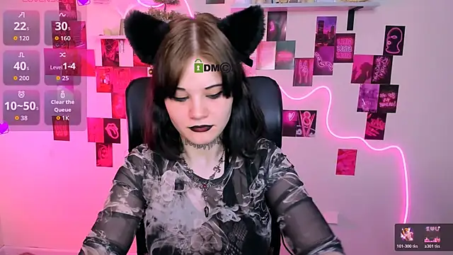 nikki kiss  online show from 22, 5, 2026