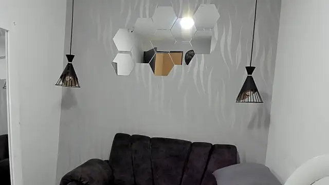 julietha foxy online show from 4, 7, 2026
