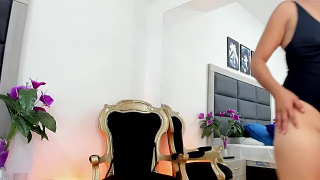 ValentinaCruzz online show from 15, 4, 2026